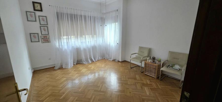 Apartament cu 4 camere decomandat, mobilat în Dacia