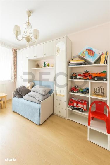 Apartament cu 3 camere semidecomandat în Decebal