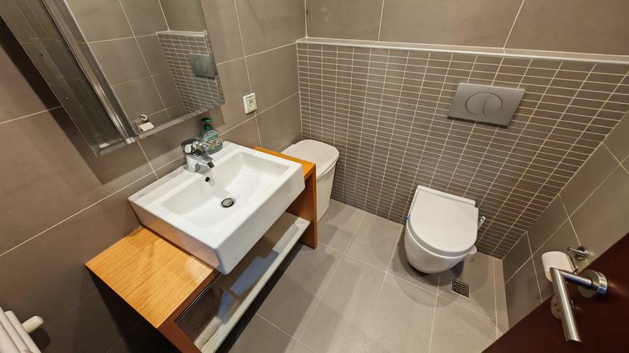 Apartament cu 3 camere semidecomandat în Exterior Vest