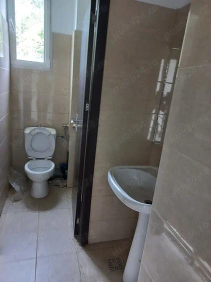 Spațiu comercial, de 390 mp, în Mihăești