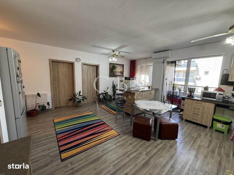 Apartament cu 3 camere semidecomandat în Luna