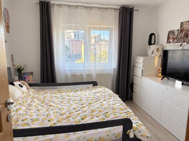 Apartament cu 3 camere decomandat în Astra