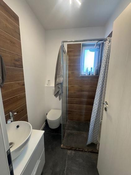 Casă individuală cu 4 camere cu Canalizare în Moșnița Nouă