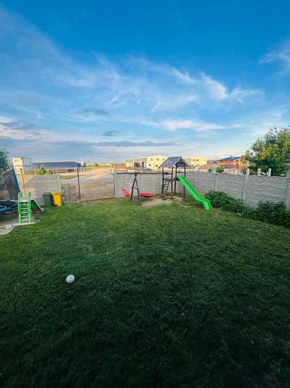 Casă cu 6 camere cu Teren 500 Mp în Sântion