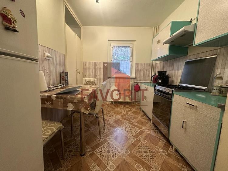 Apartament cu 3 camere decomandat, mobilat în Girocului