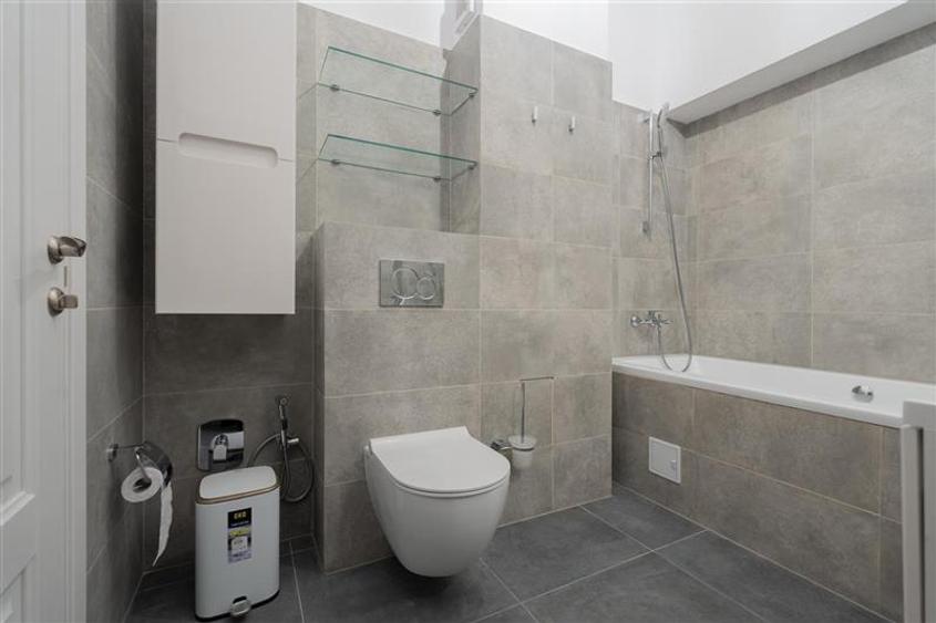 Penthouse cu 3 camere decomandat în Copou