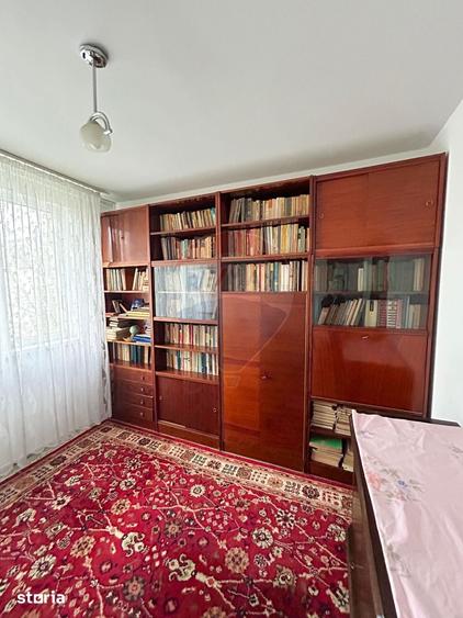 Apartament cu 4 camere decomandat în Titan