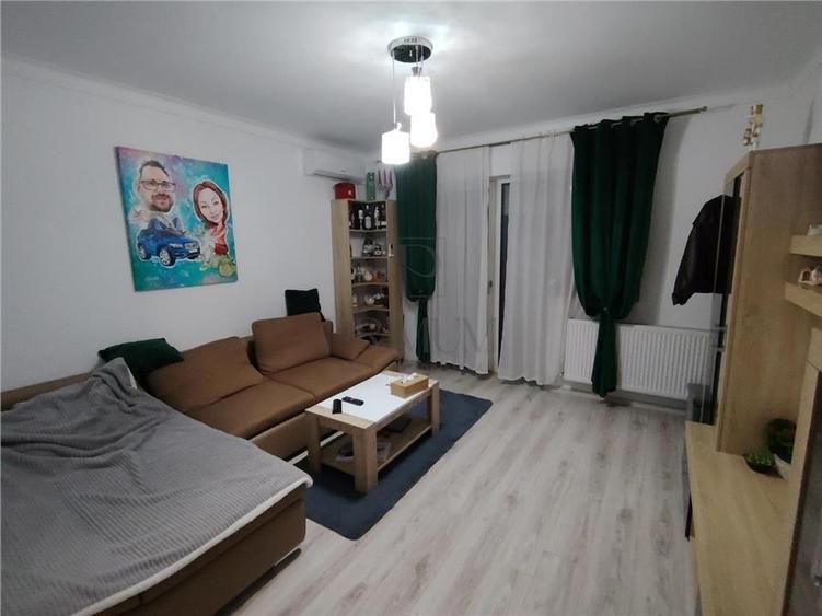 Apartament cu 3 camere semidecomandat, mobilat în Braytim