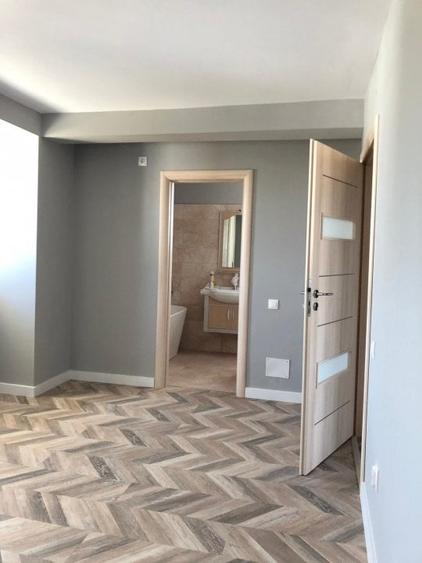 Casă cu 5 camere cu Teren 500 Mp în Săbăreni