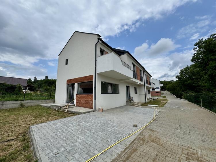 Duplex cu 4 camere cu Canalizare în Chinteni