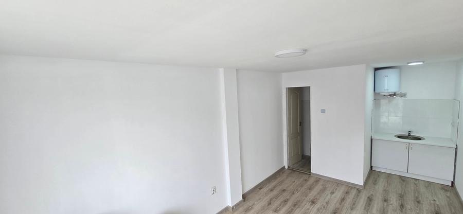 Garsonieră decomandată în Central