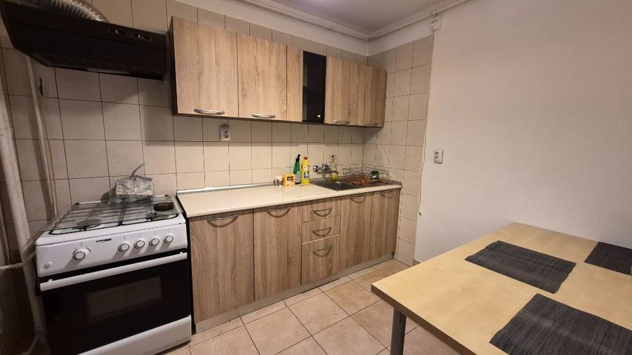 Apartament cu 3 camere decomandat în Decebal