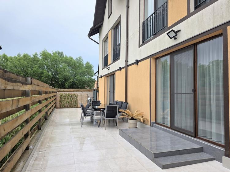 Duplex cu 4 camere cu Canalizare în Stupini