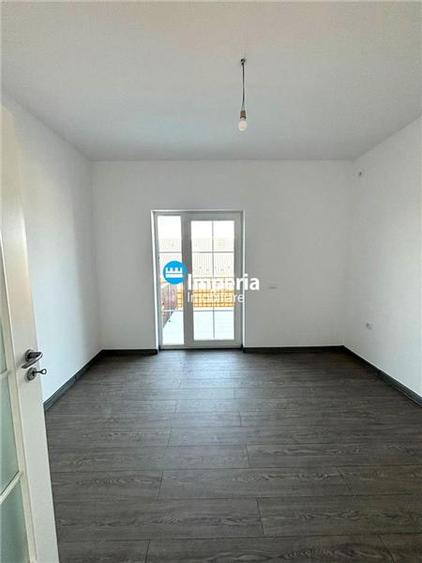 Apartament cu 4 camere decomandat în Valea Adâncă
