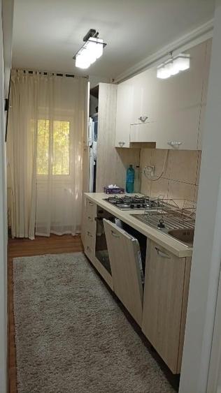Garsonieră decomandată, mobilată în Tei