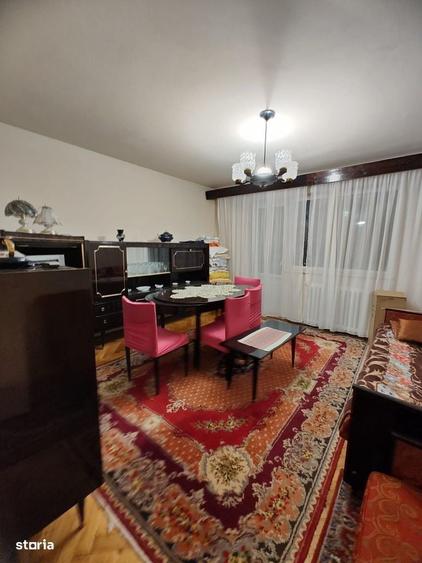 Apartament cu 3 camere decomandat în Progresul