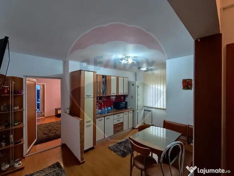 Apartament cu 2 camere semidecomandat, mobilat în Central