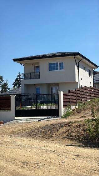 Casă cu 3 camere în Valea Adâncă