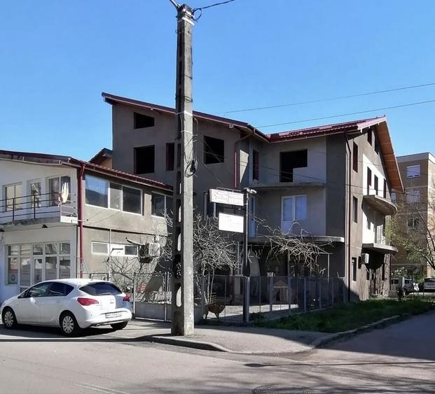 Casă cu 4 camere cu Teren 80 Mp în Central