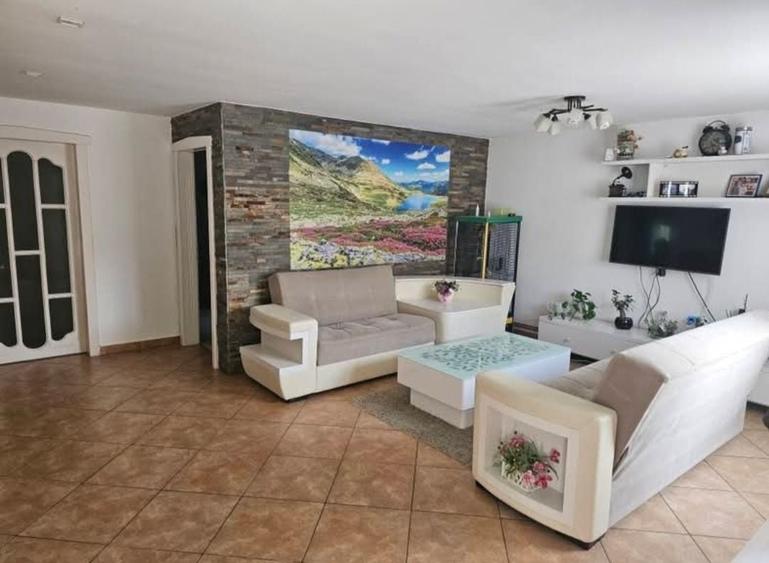 Casă cu 4 camere în Voitinel