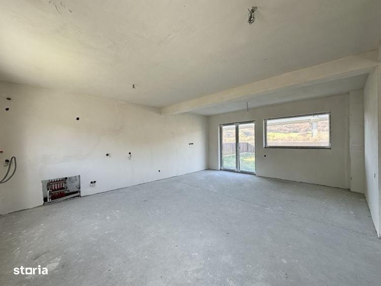 Casă cu 4 camere cu Teren 400 Mp în Luna
