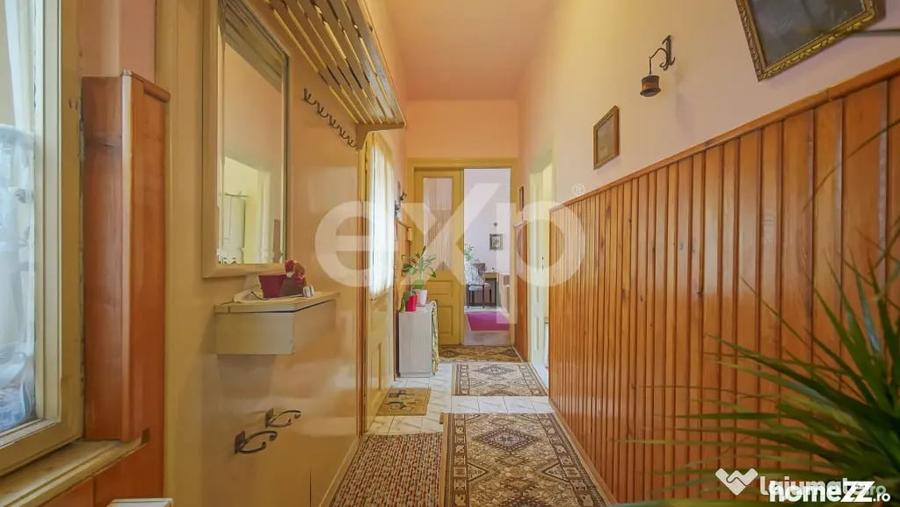 Casă cu 5 camere cu Teren 355 Mp în Schei