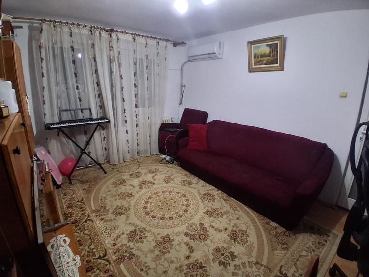 Apartament cu 3 camere semidecomandat, mobilat în Păcurari