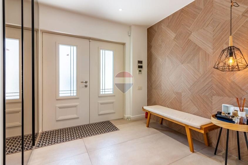 Casă individuală cu 6 camere cu Teren 400 Mp în Nord
