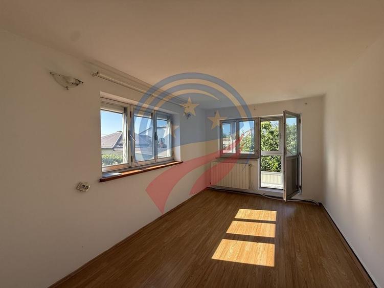 Casă cu 5 camere cu Teren 372 Mp în Central