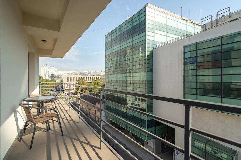 Apartament cu 3 camere semidecomandat, mobilat în Moșilor