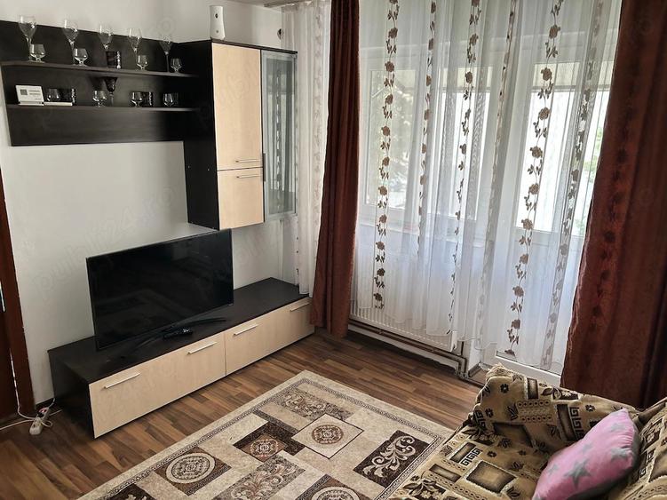 Apartament cu 2 camere semidecomandat, mobilat în Central