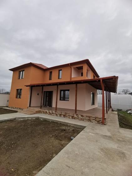 Casă cu 4 camere cu Teren 440 Mp în Chiscani