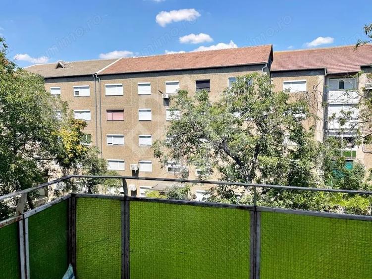 Apartament cu 3 camere semidecomandat în Rogerius