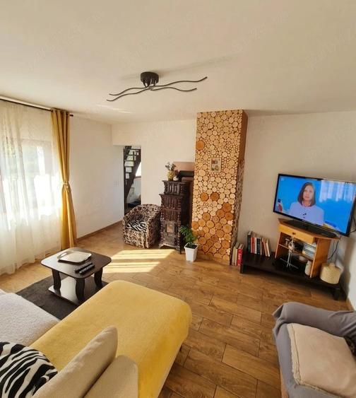 Casă cu 5 camere cu Teren 1578 Mp în Poiana Horea