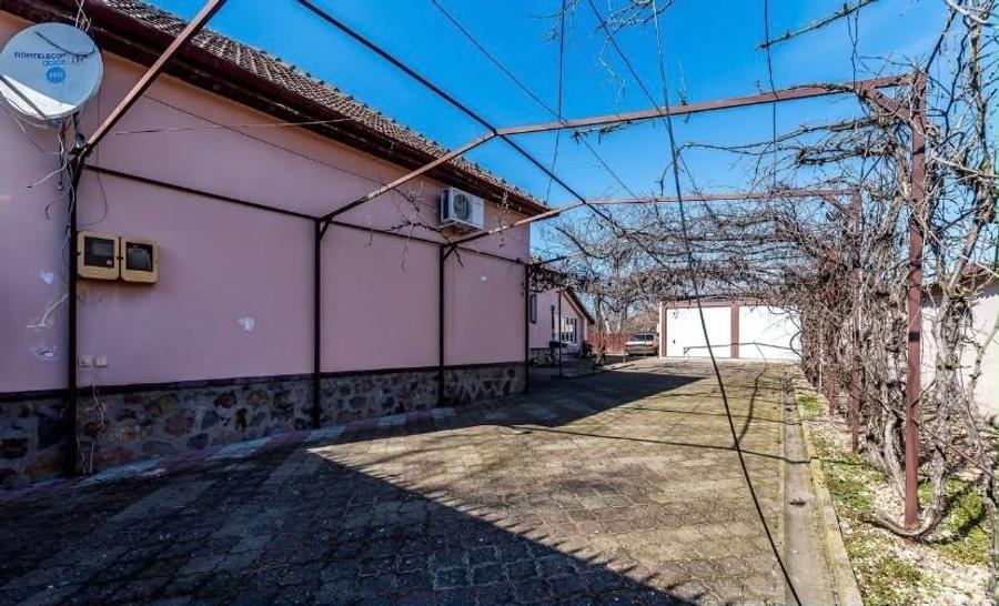 Casă cu 4 camere în Vladimirescu