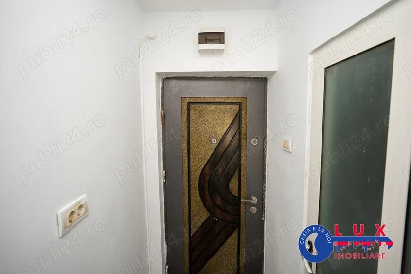Garsonieră decomandată în Vest
