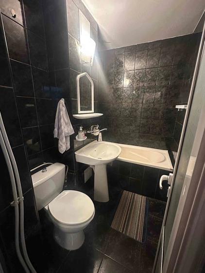 Apartament cu 3 camere decomandat în Milcov