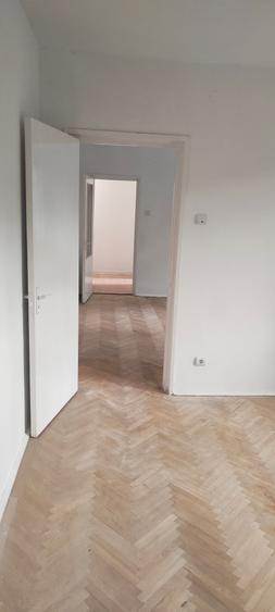 Apartament cu 3 camere semidecomandat în Nord