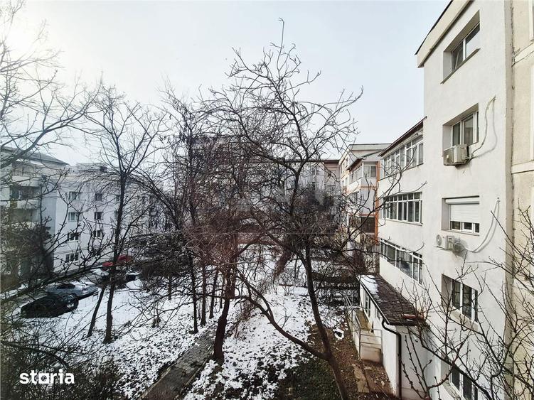 Apartament cu 3 camere decomandat în Nicolina