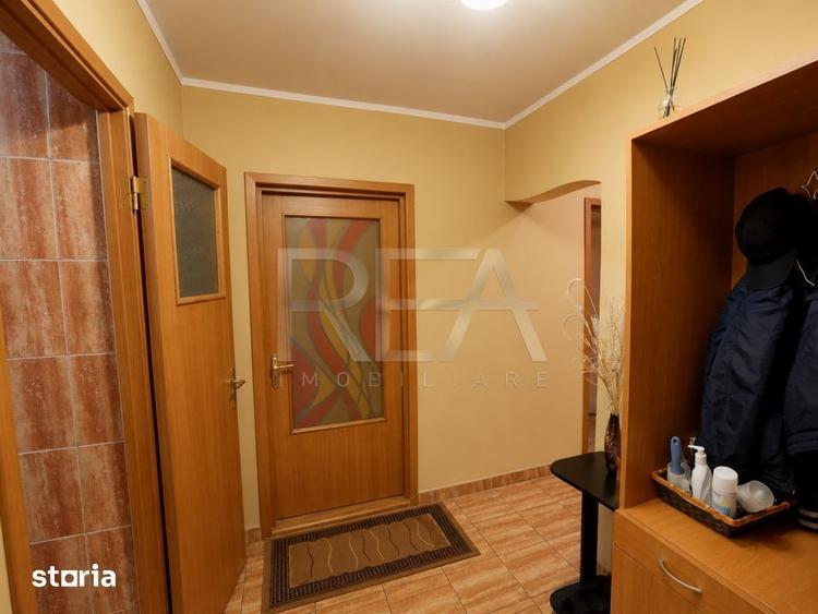 Apartament cu 4 camere decomandat, mobilat în Titan