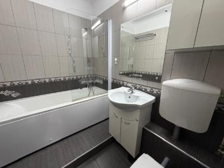 Apartament cu 2 camere decomandat în Titan