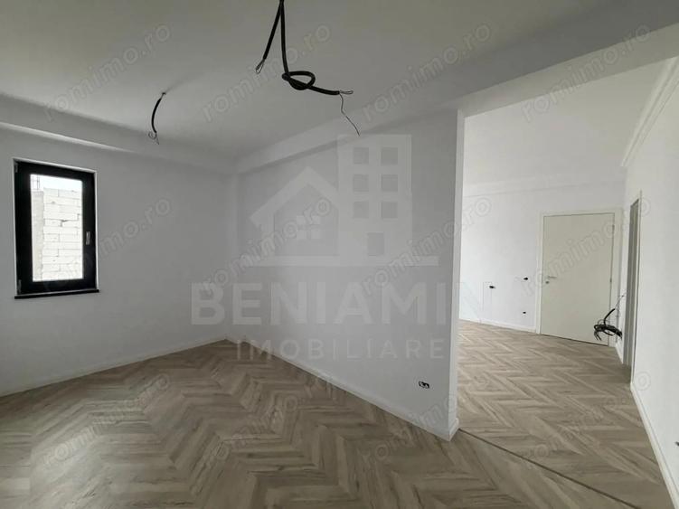 Casă cu Teren 391 Mp în Est