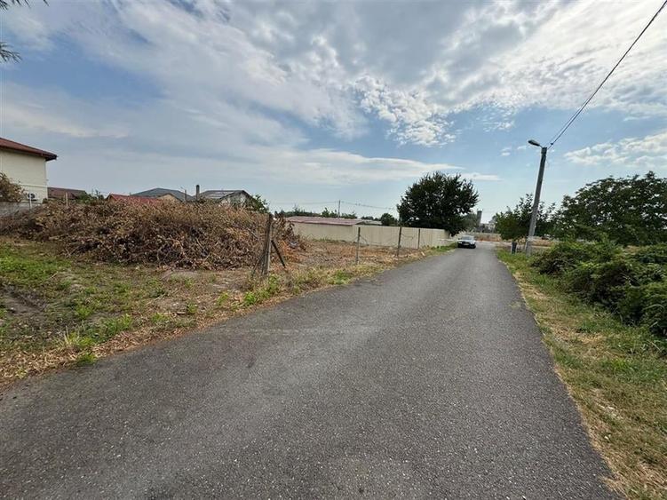 Teren Construcții intravilan de 850 mp, în Vest