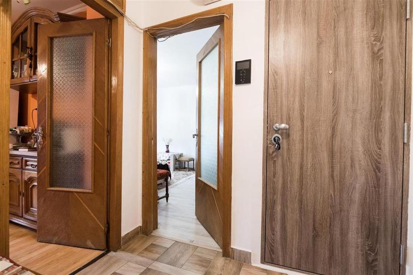 Apartament cu 3 camere decomandat în Nufărul