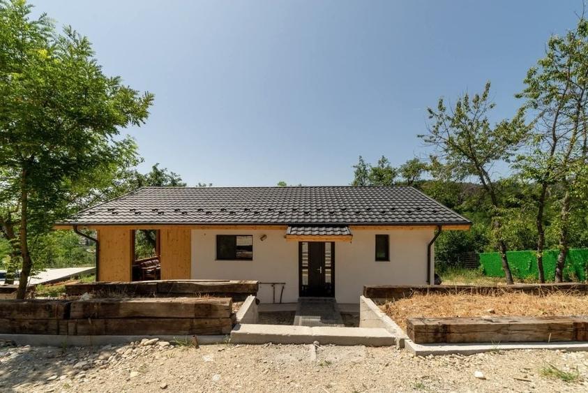 Casă cu 4 camere decomandat în Central