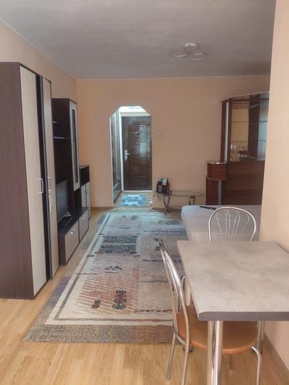 Garsonieră decomandată în Socului