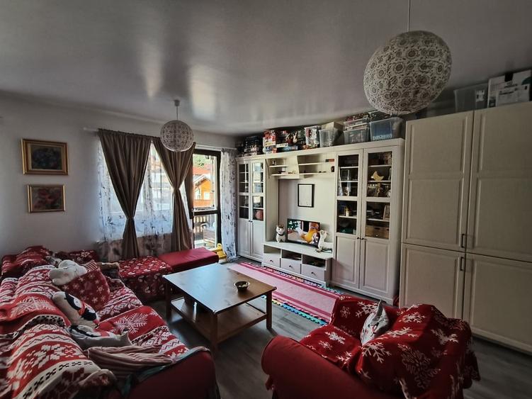 Apartament cu 3 camere decomandat în Poiana Țapului