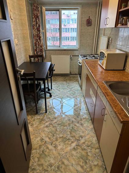 Apartament cu 4 camere decomandat în Mihai Bravu