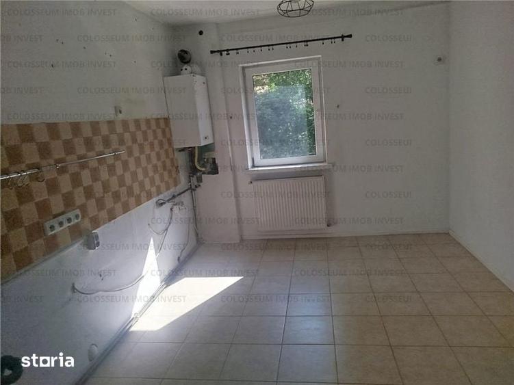 Apartament cu 3 camere decomandat în Tractorul