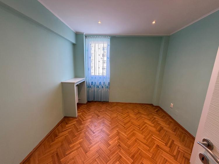 Apartament cu 3 camere semidecomandat în Titan